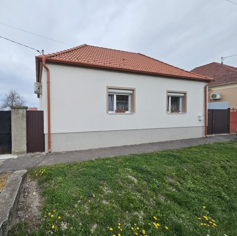 Eladó családi ház, Pápán 59.9 M Ft, 2+1 szobás