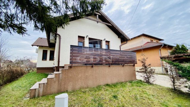 Eladó sorház, Nagytarcsán 92.9 M Ft, 4 szobás