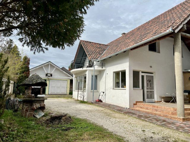Eladó családi ház, Balatonlelleén 89.9 M Ft, 6 szobás