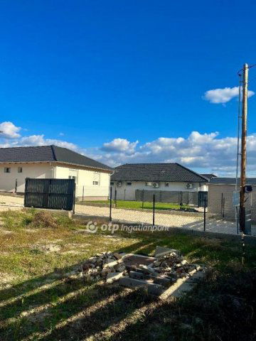 Eladó családi ház, Szigetszentmiklóson 99.9 M Ft, 5 szobás