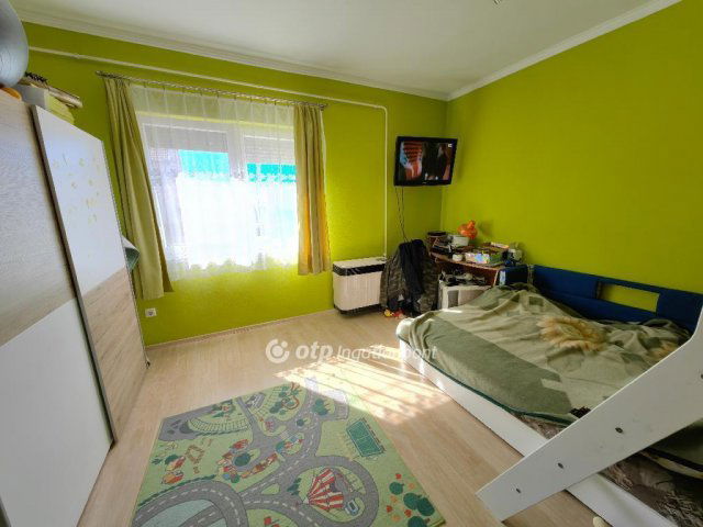 Eladó családi ház, Kisújszálláson 23 M Ft, 2 szobás