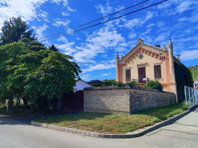 Eladó családi ház, Szekszárdon, Bor utcában 169 M Ft, 6 szobás