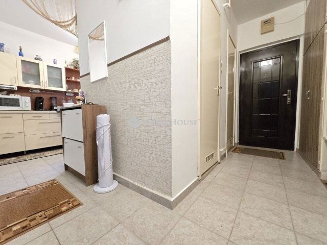 Eladó panellakás, Pécsett 46.99 M Ft, 2 szobás