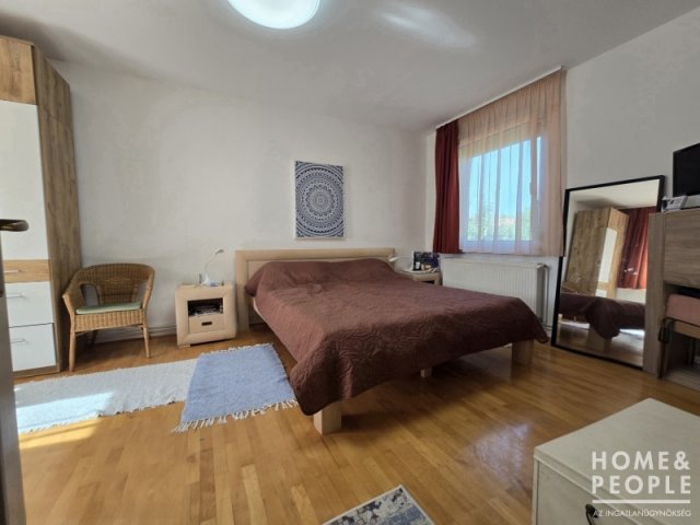 Eladó családi ház, Szegeden 95 M Ft, 4+1 szobás