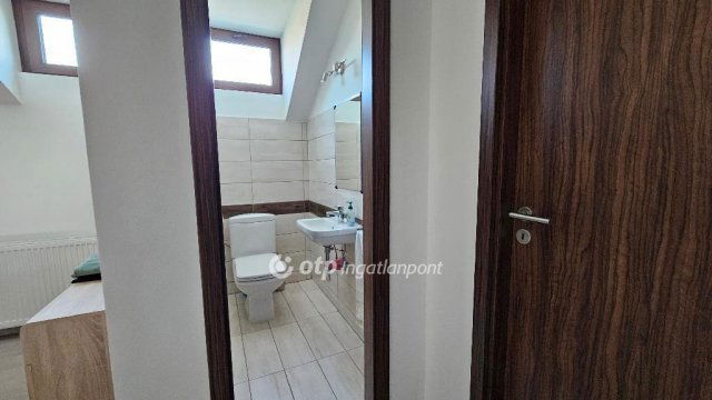 Eladó családi ház, Balatonföldváron 188 M Ft, 6+1 szobás