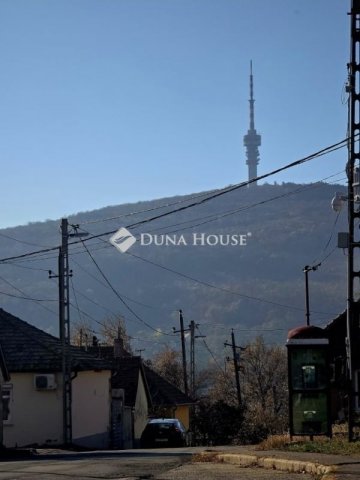 Eladó családi ház, Pécsett 12 M Ft, 1 szobás