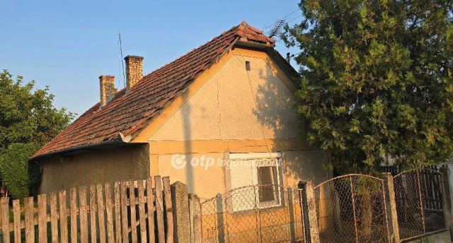 Eladó családi ház, Hajdúhadházon 17 M Ft, 2 szobás