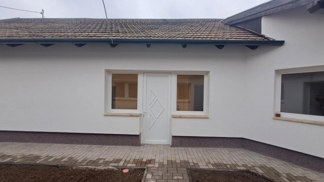 Eladó családi ház, Nyergesújfaluban 79.9 M Ft, 4 szobás