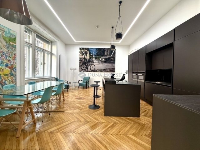 Eladó téglalakás, Budapesten, II. kerületben 250 M Ft, 4 szobás