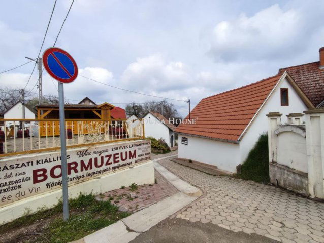 Eladó üzlethelyiség, Villányban 24.9 M Ft, 1 szobás