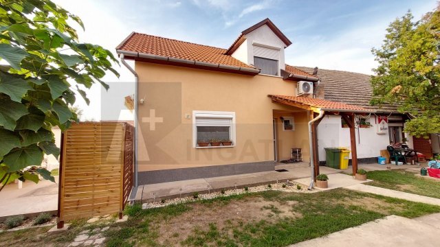 Eladó családi ház, Szegeden 82 M Ft, 8 szobás
