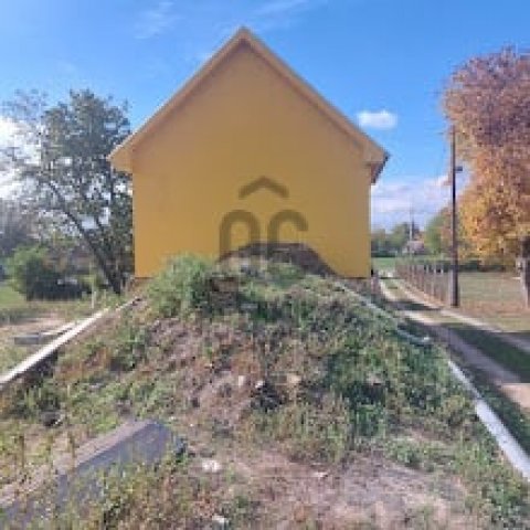 Eladó nyaraló, Balatonszabadiban 26.5 M Ft, 2 szobás