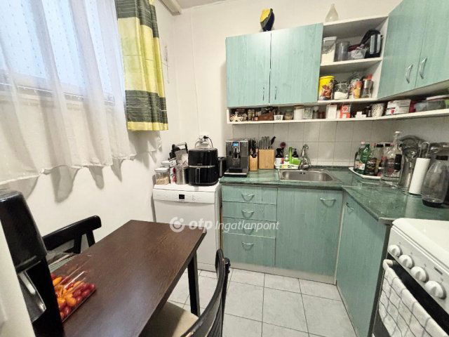 Eladó panellakás, Debrecenben 64.9 M Ft, 3 szobás