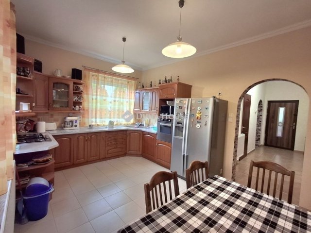 Eladó ikerház, Debrecenben 89.8 M Ft, 3 szobás