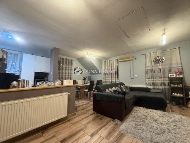 Eladó téglalakás, Vecsésen 46.5 M Ft, 4 szobás