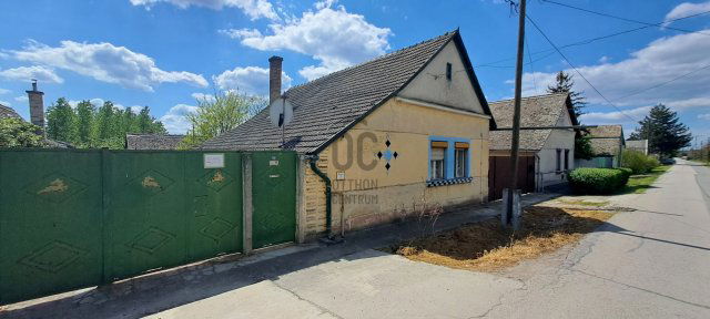 Eladó családi ház, Kiszomboron 15.9 M Ft, 2 szobás