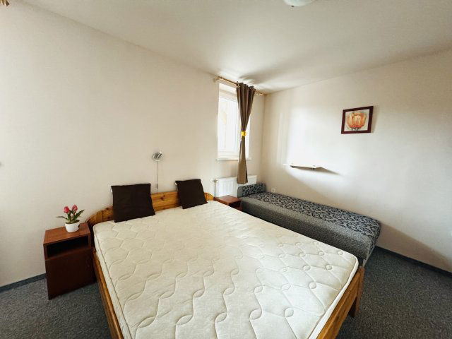 Eladó családi ház, Egerben 175 M Ft, 11+1 szobás