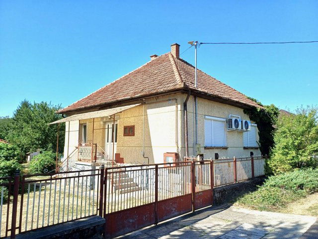 Eladó családi ház, Cereden 26.9 M Ft, 2 szobás