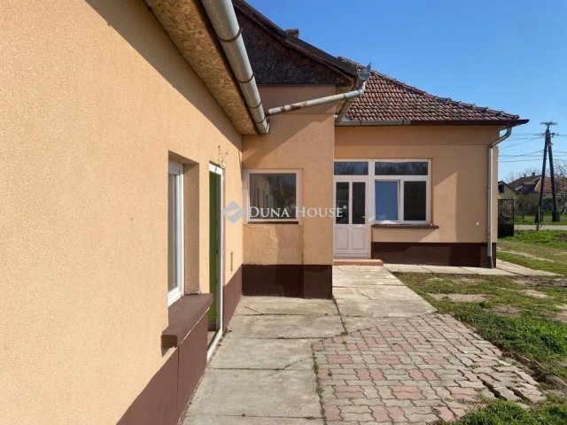 Eladó családi ház, Jászkarajenőn 28.9 M Ft, 3 szobás