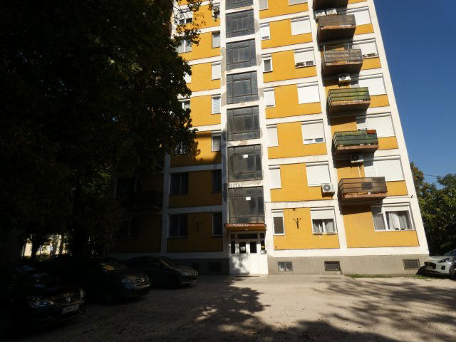 Eladó téglalakás, Pécsett 53.9 M Ft, 3 szobás