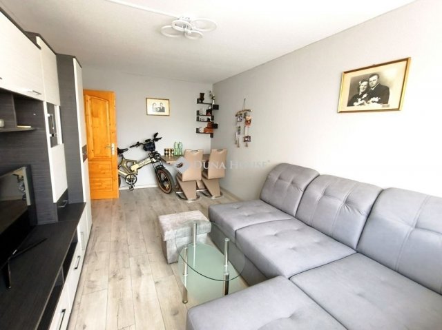 Eladó panellakás, Budapesten, III. kerületben 69.99 M Ft