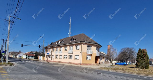 Eladó hotel, Komáromban 657 M Ft, 28 szobás