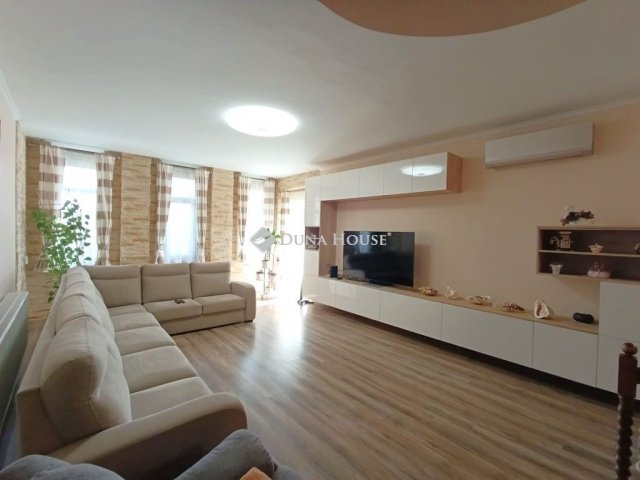 Eladó családi ház, Pécsett 89 M Ft, 5 szobás