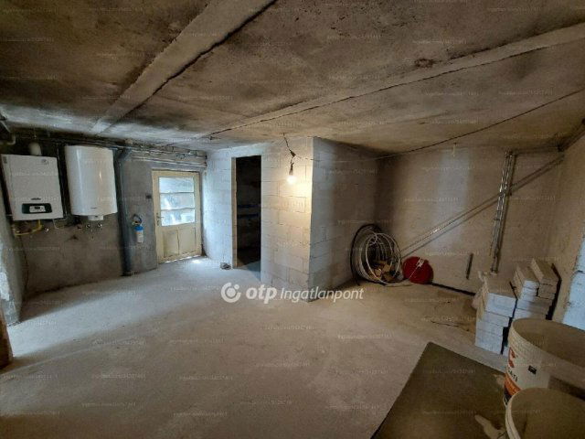 Eladó családi ház, Jászberényben 44.2 M Ft, 4+1 szobás