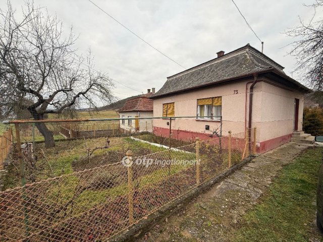Eladó családi ház, Karancskeszin 16 M Ft, 2 szobás