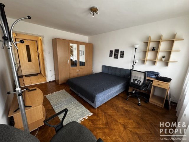 Eladó téglalakás, Szegeden 53 M Ft, 2 szobás