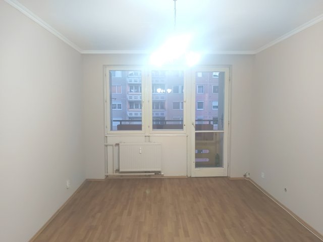 Eladó panellakás, Debrecenben 55.99 M Ft, 3 szobás