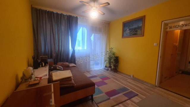 Eladó panellakás, Dunaújvárosban 33 M Ft, 2 szobás