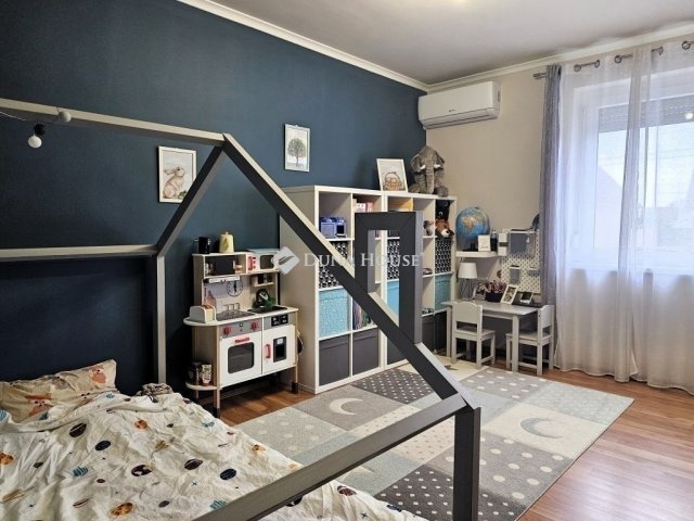 Eladó családi ház, Siklóson 99.9 M Ft, 4 szobás