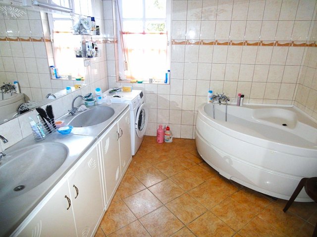 Eladó családi ház, Debrecenben 152 M Ft, 4 szobás