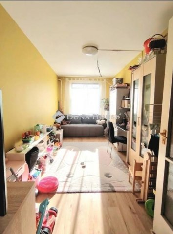 Eladó panellakás, Debrecenben 59.99 M Ft, 2 szobás