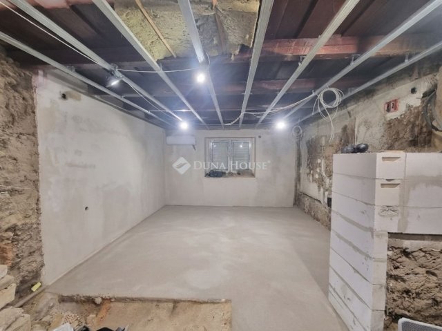 Eladó családi ház, Velencén 61.9 M Ft, 2 szobás
