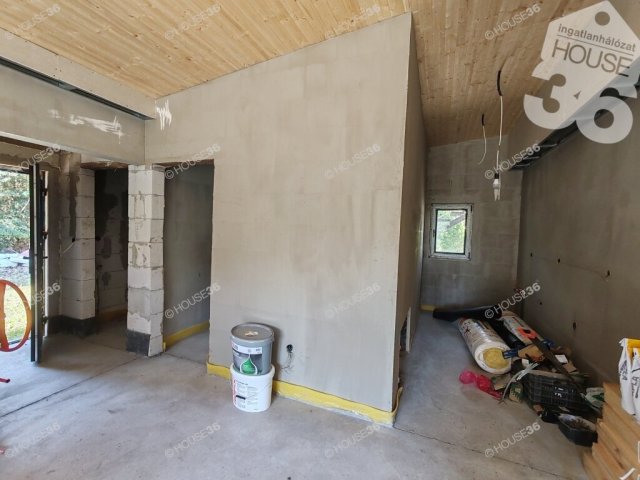 Eladó családi ház, Helvécián 39.9 M Ft, 2 szobás