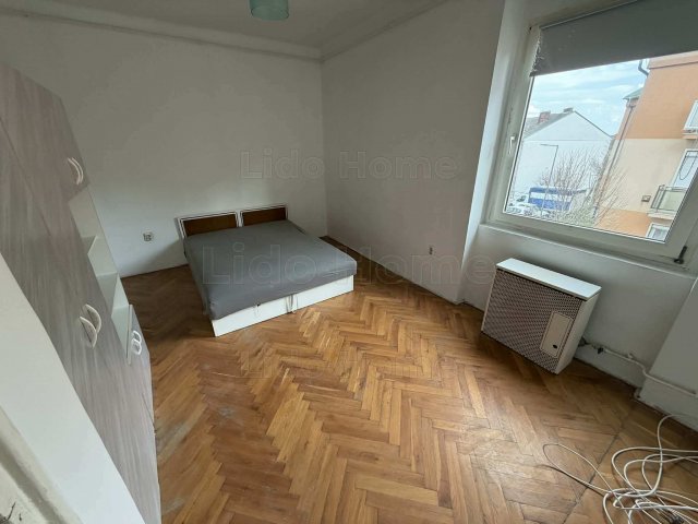 Eladó téglalakás, Várpalotán 42.5 M Ft, 2 szobás