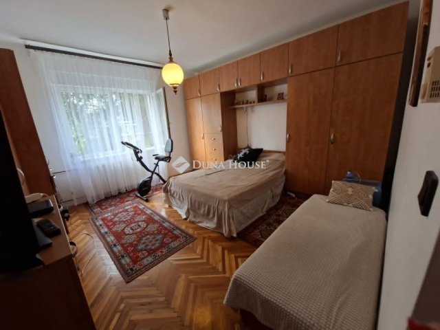 Eladó családi ház, Pécsett 99.1 M Ft, 4 szobás