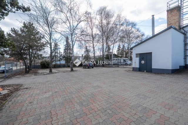 Kiadó üzlethelyiség, Tatabányán, Deák Ferenc utcában