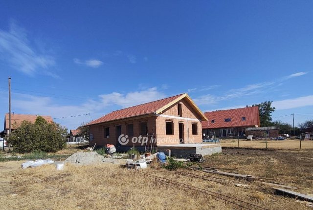 Eladó családi ház, Ráckeresztúron 46.5 M Ft, 4 szobás