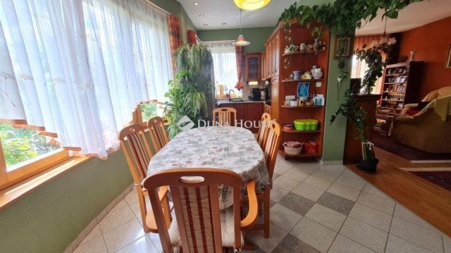 Eladó családi ház, Zalaegerszegen 149.9 M Ft, 5 szobás