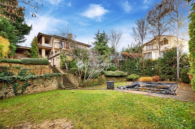 Eladó családi ház, Budapesten, III. kerületben 697.5 M Ft