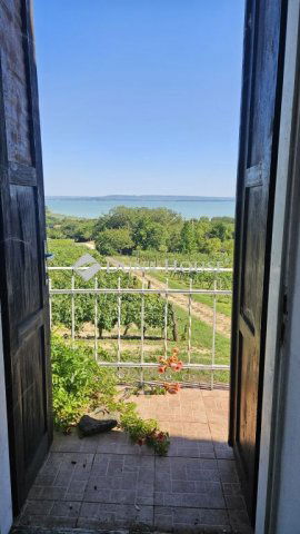Eladó nyaraló, Balatonrendesen 150 M Ft, 3 szobás