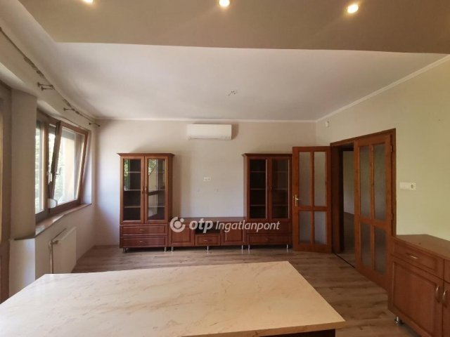 Kiadó téglalakás, albérlet, Békéscsabán 180 E Ft / hó