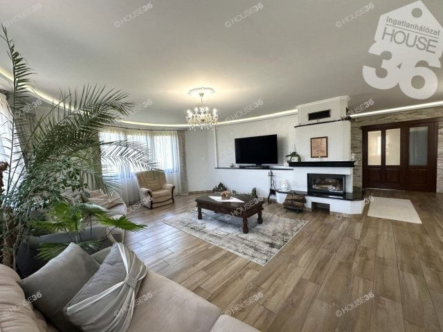Eladó családi ház, Kecskeméten 224.9 M Ft, 7 szobás