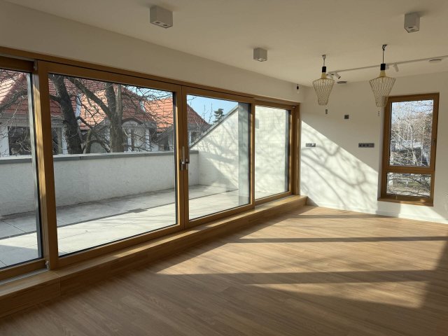 Eladó téglalakás, Siófokon 81 M Ft, 1+1 szobás