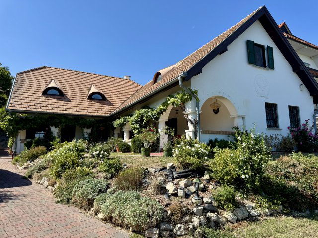 Eladó családi ház, Balatongyörökön 187.53 M Ft, 5 szobás