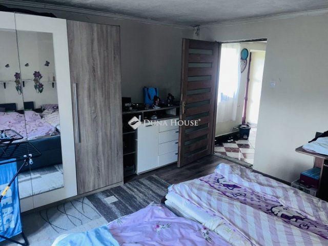 Eladó családi ház, Sáregresen 18 M Ft, 3 szobás