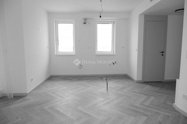 Eladó téglalakás, Székesfehérvárott 85 M Ft, 3 szobás